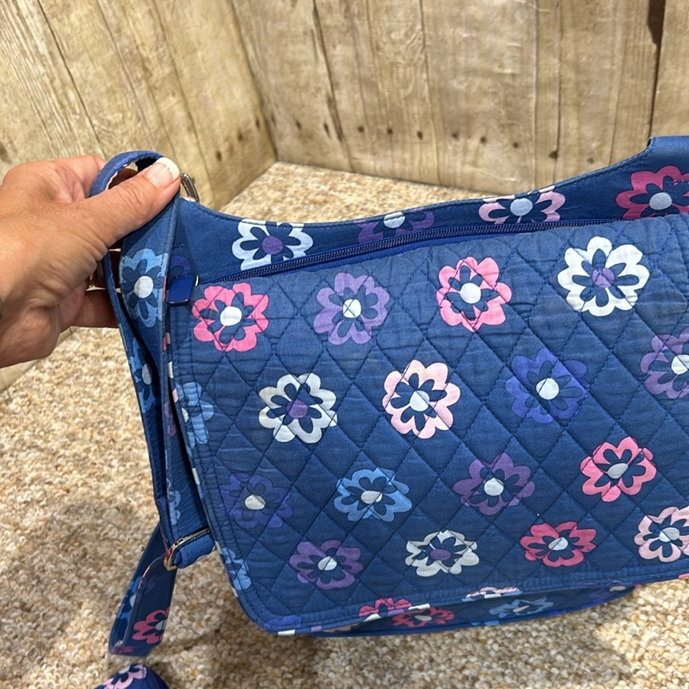 Vera Bradley Ellie Flowers multicolor Lg Crossbody w/ matching Turn Key Wallet - Picture 3 of 16